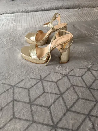 Zapatos de fiesta dorados Marypaz