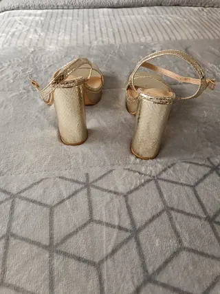 Zapatos de fiesta dorados Marypaz