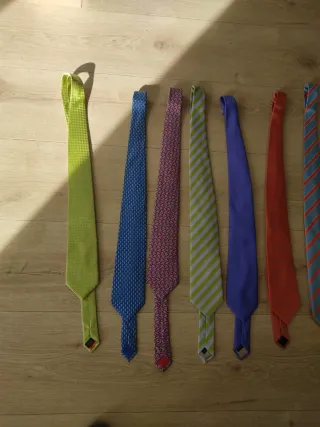 Lote de corbatas nuevas con etiqueta