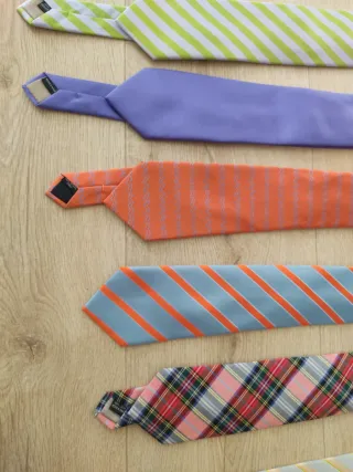 Lote de corbatas nuevas con etiqueta