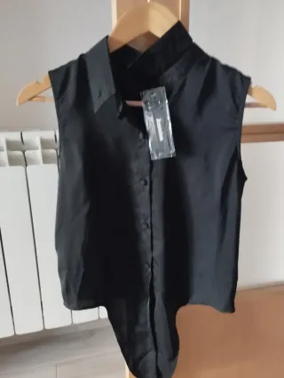 Blusa negra sin mangas a estrenar