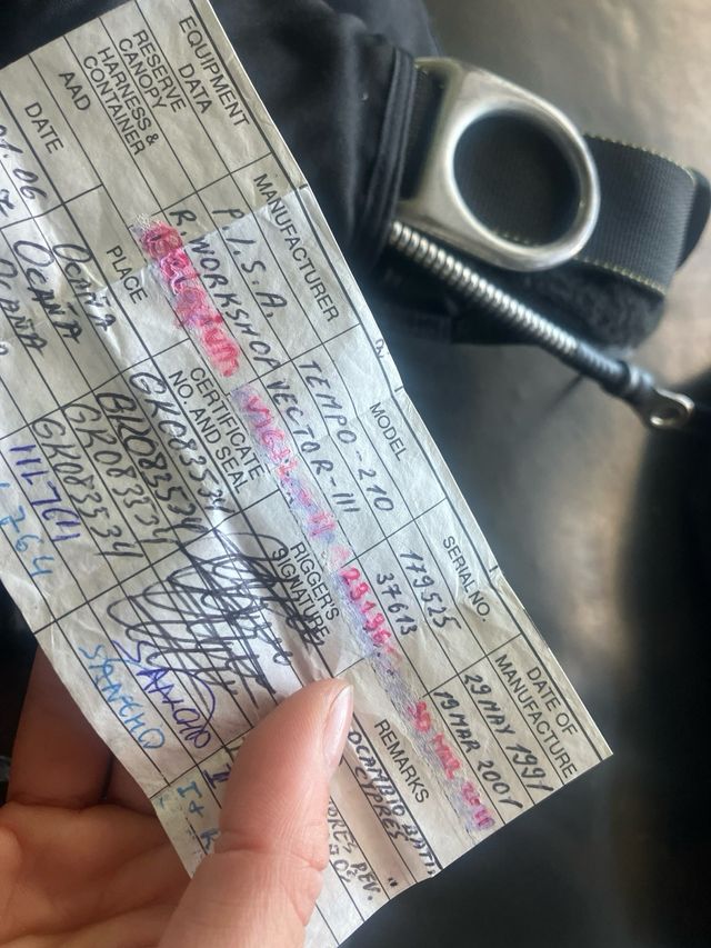 Contenedor de Paracaidismo Vector 350M con Reserva