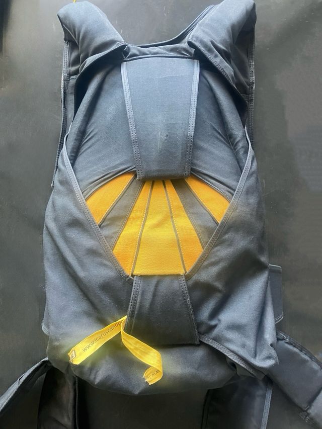 Contenedor de Paracaidismo Vector 350M con Reserva