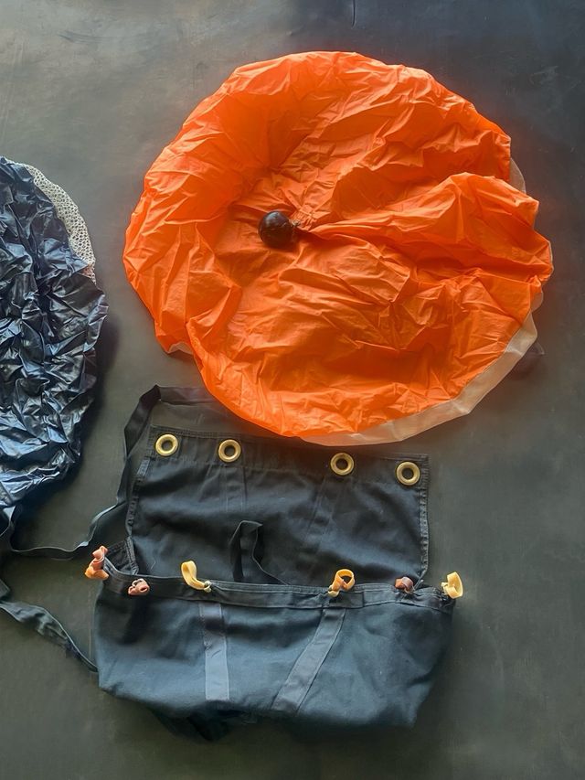 Contenedor de Paracaidismo Vector 350M con Reserva