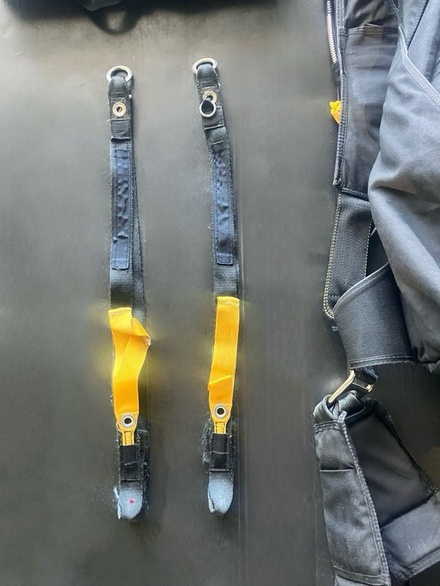 Contenedor de Paracaidismo Vector 350M con Reserva