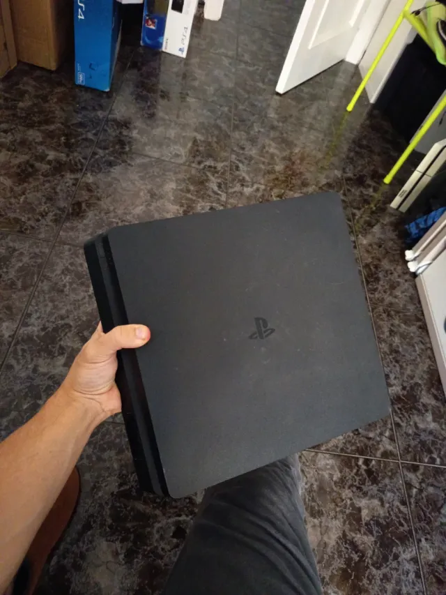 PS4 SLIM 1TB