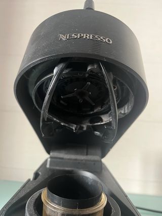 Cafetera Negra Nespresso VertuoPop