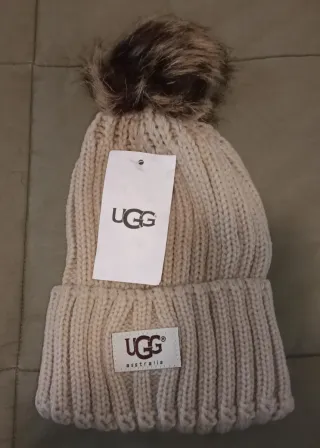 Berretto beige con pompon