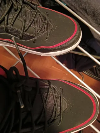 Zapatillas Jordan Originales Negras y Rojas