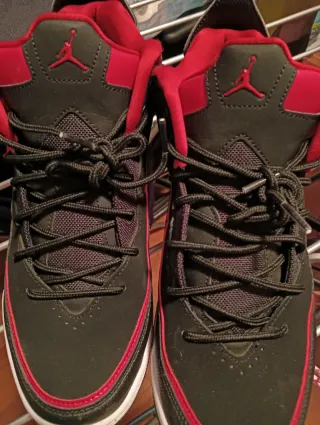 Zapatillas Jordan Originales Negras y Rojas