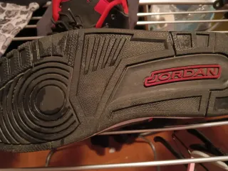 Zapatillas Jordan Originales Negras y Rojas