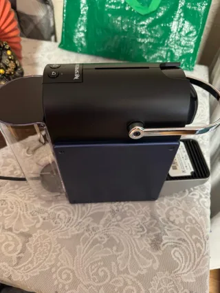 Cafetera Nespresso Pixie Negra