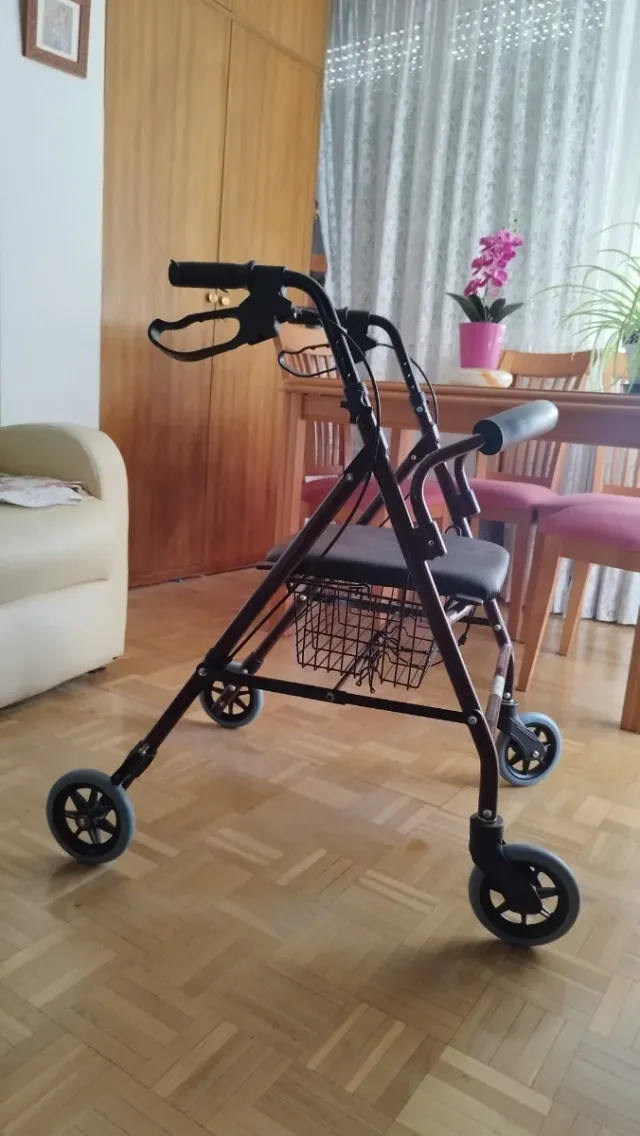 Andador para ancianos, Modelo escorial