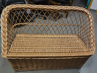 Poltrona in vimini con spazio di archiviazione