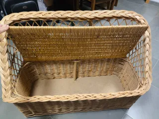 Poltrona in vimini con spazio di archiviazione