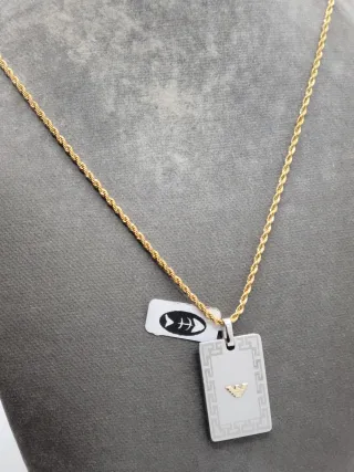 Collar elegante acero quirúrgico y chapado en oro