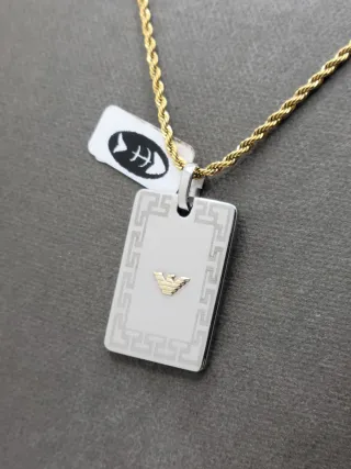 Collar elegante acero quirúrgico y chapado en oro