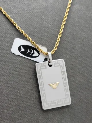 Collar elegante acero quirúrgico y chapado en oro