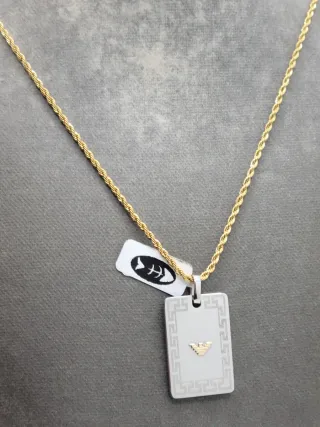 Collar elegante acero quirúrgico y chapado en oro