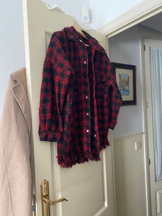 Sobrecamisa cuadros Zara con flecos
