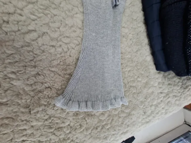 Jersey gris con detalles en manga