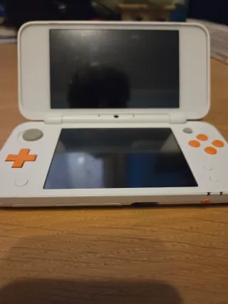 New Nintendo 2DS XL Bianca e Arancione