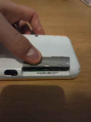 New Nintendo 2DS XL Bianca e Arancione