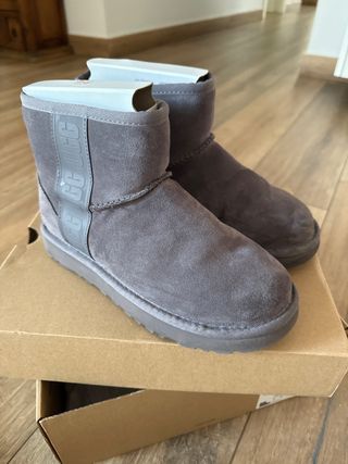 Botines UGG grises