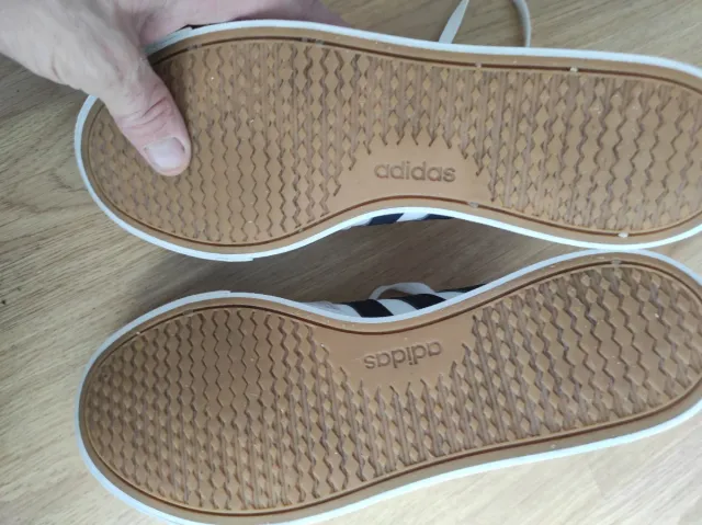 Zapatillas Adidas Blancas y Grises