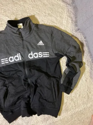 Chaqueta deportiva Adidas gris y negra