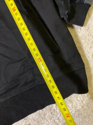 Chaqueta deportiva Adidas gris y negra