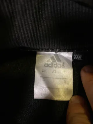 Chaqueta deportiva Adidas gris y negra