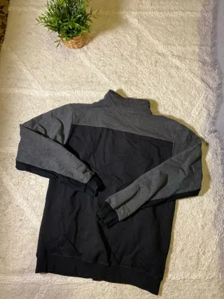 Chaqueta deportiva Adidas gris y negra