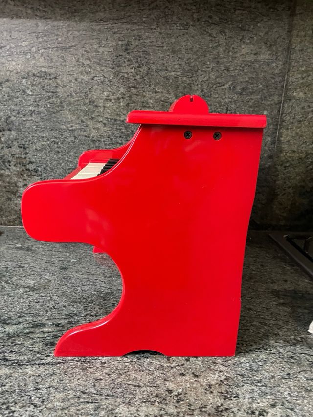 Piano de madera rojo Vilac