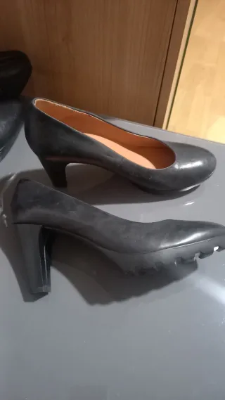 Tacones negros