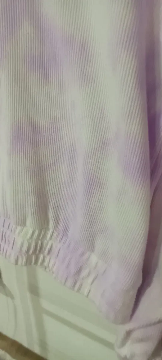 Sudadera tie-dye morada y blanca