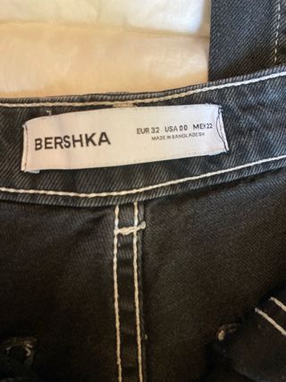 Pantalones cargo negros de Bershka