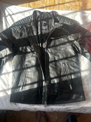 Abrigo cuero negro Pull&Bear