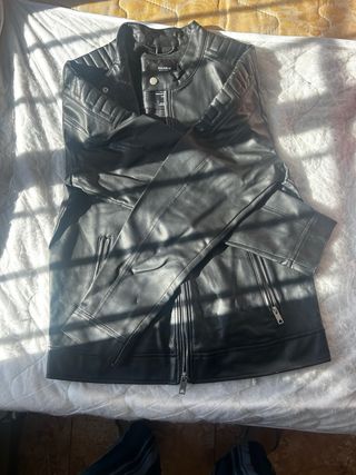 Abrigo cuero negro Pull&Bear