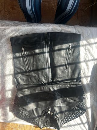 Abrigo cuero negro Pull&Bear