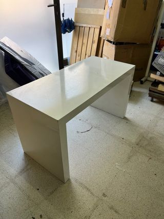 Tavoli espositivi bianchi robusti