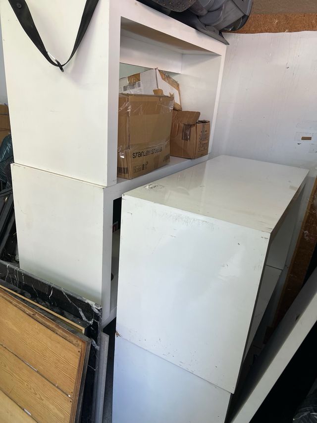 Tavoli espositivi bianchi robusti