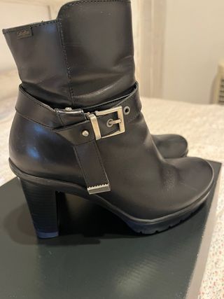 Botines tacón Callaghan negros