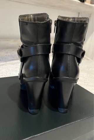 Botines tacón Callaghan negros