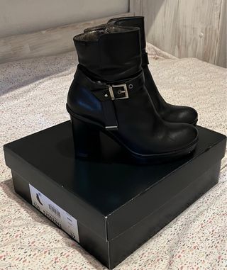 Botines tacón Callaghan negros