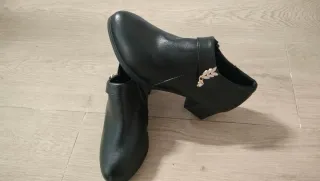 Zapatos negros detalle hoja talla 39