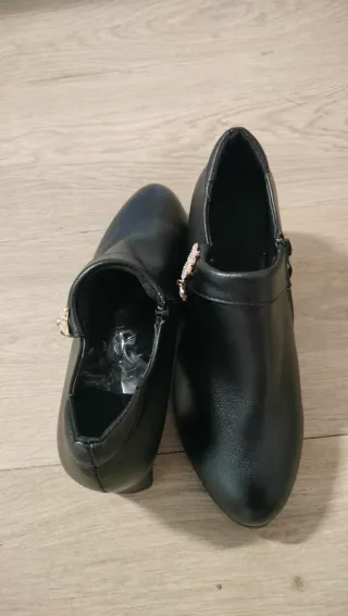 Zapatos negros detalle hoja talla 39