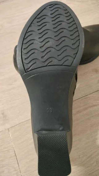 Zapatos negros detalle hoja talla 39