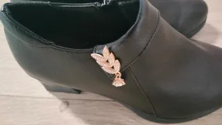 Zapatos negros detalle hoja talla 39