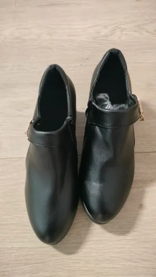 Zapatos negros detalle hoja talla 39